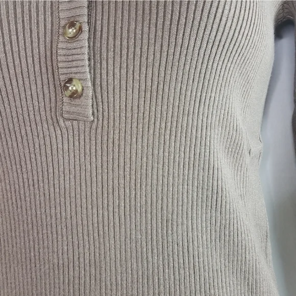 Mocha Long Sleeve Ribbed Knit V-Neck Henley Top - Picture 8 of 10